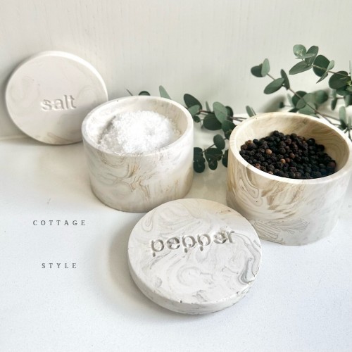 Salt 'n' Pepper Pinch Pots